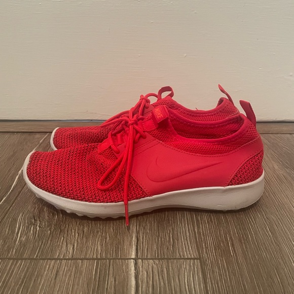 NIKE Red Roshe Size 8.5 - Picture 2 of 5